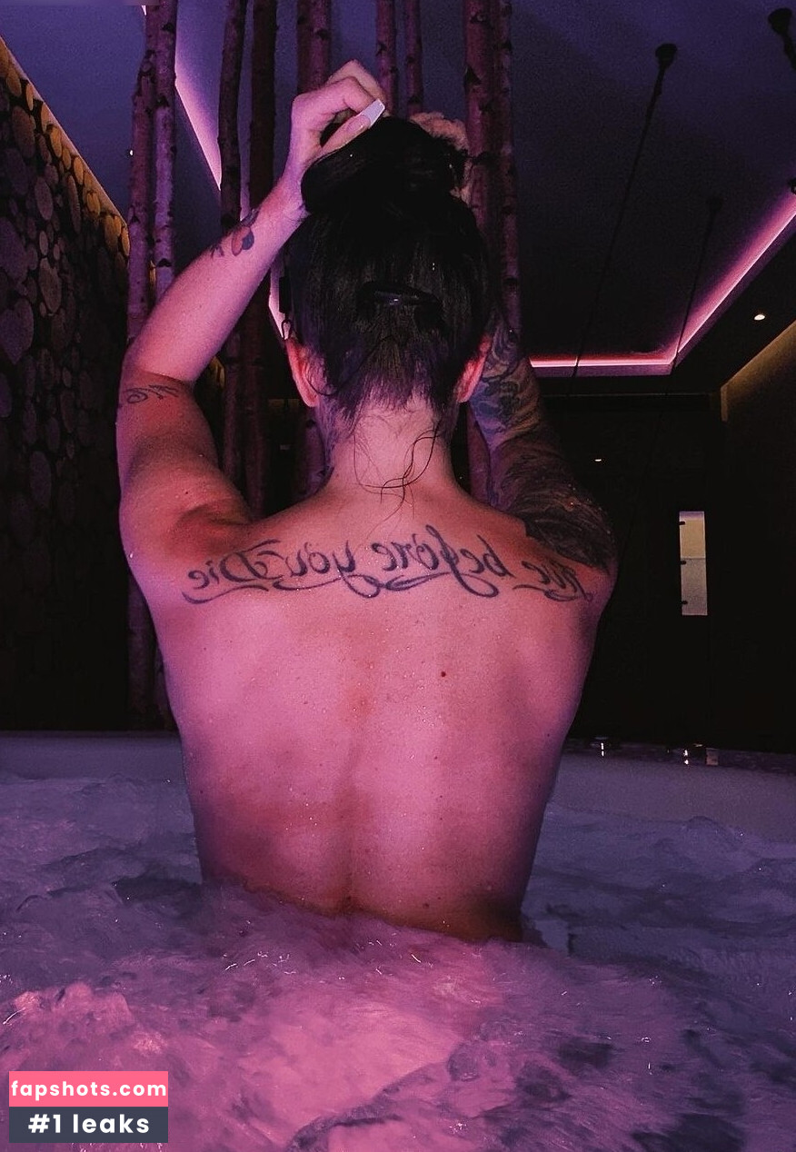 Tucktuck666 nude babe gallery