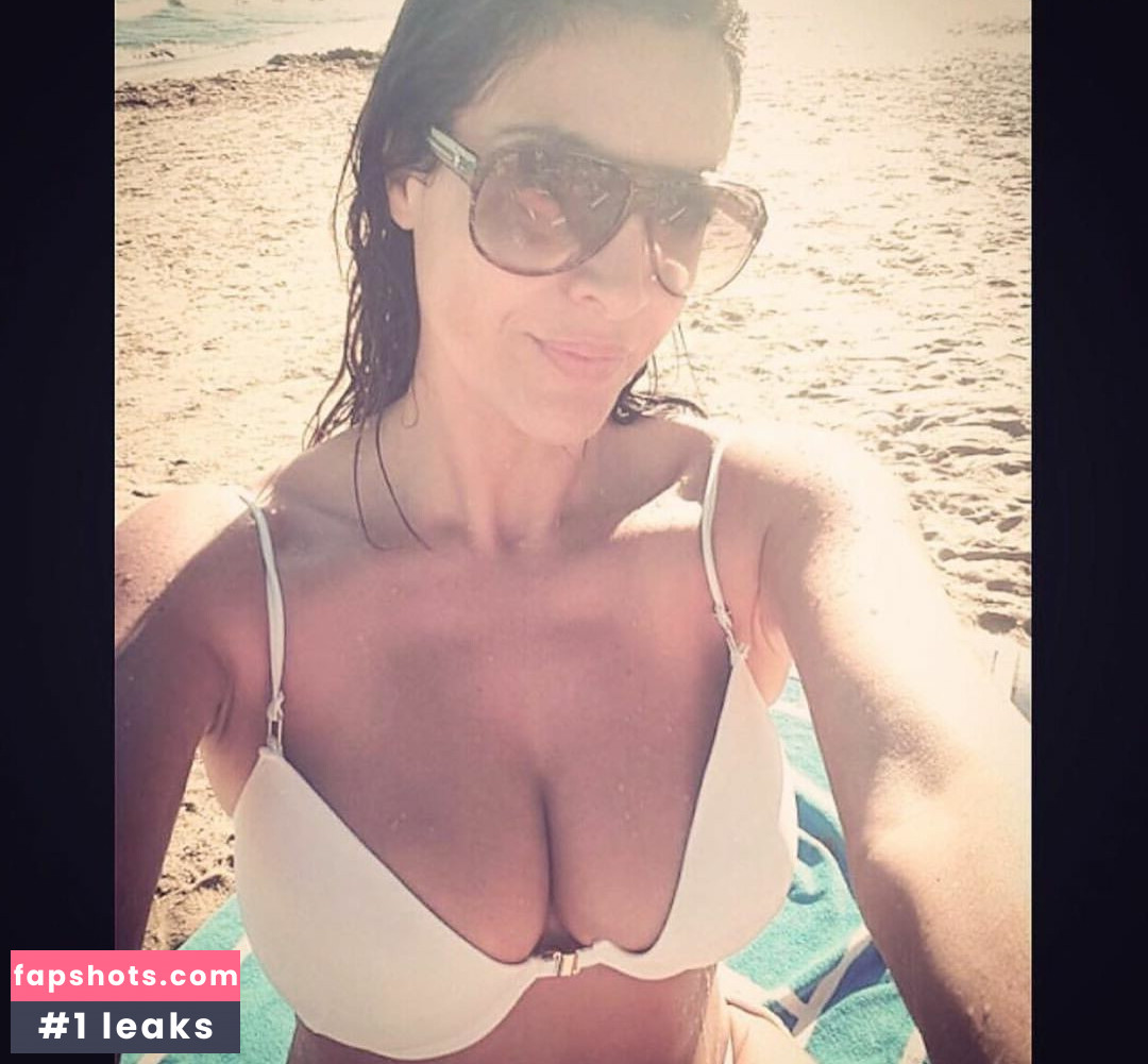 Tuğba Ekinci gallery photo #14