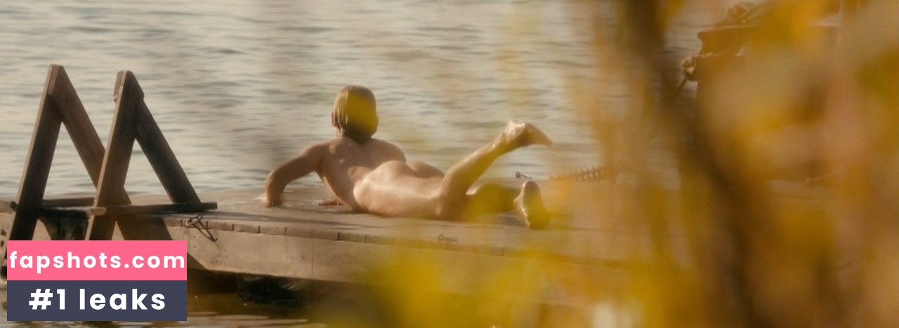 Tuva Novotny gallery photo #17