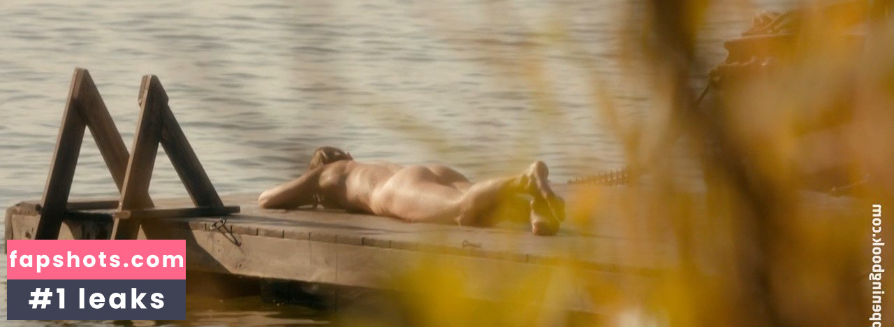 Tuva Novotny gallery photo #19