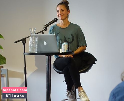 Tuva Novotny gallery photo #10