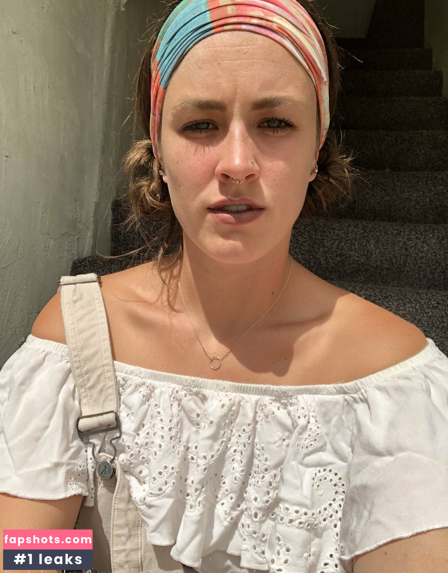 twobuckchuck nude babe gallery