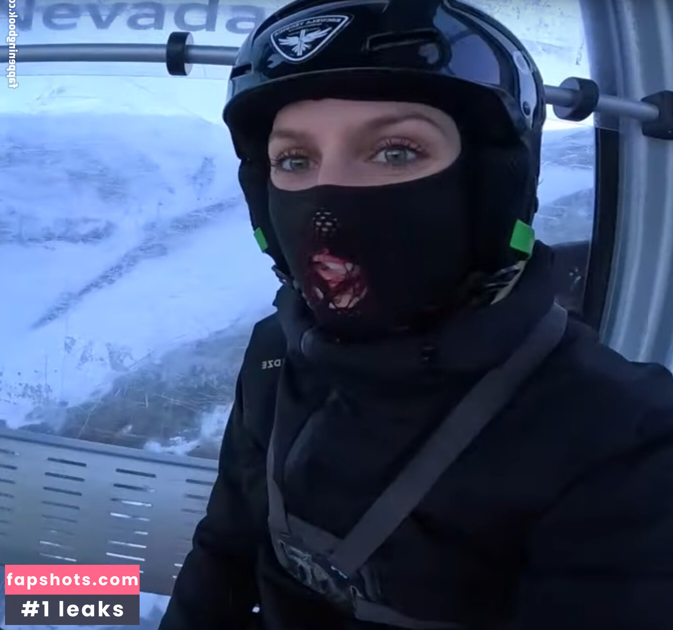 TwoWheelsAndAPonytail nude babe gallery