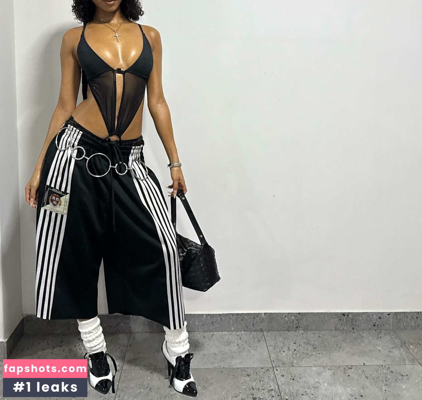 Tyla gallery photo #139