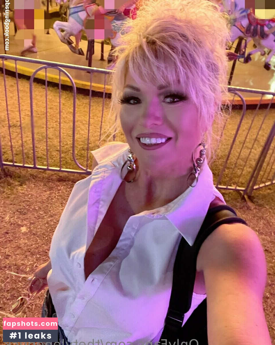 Tylene Buck gallery photo #261