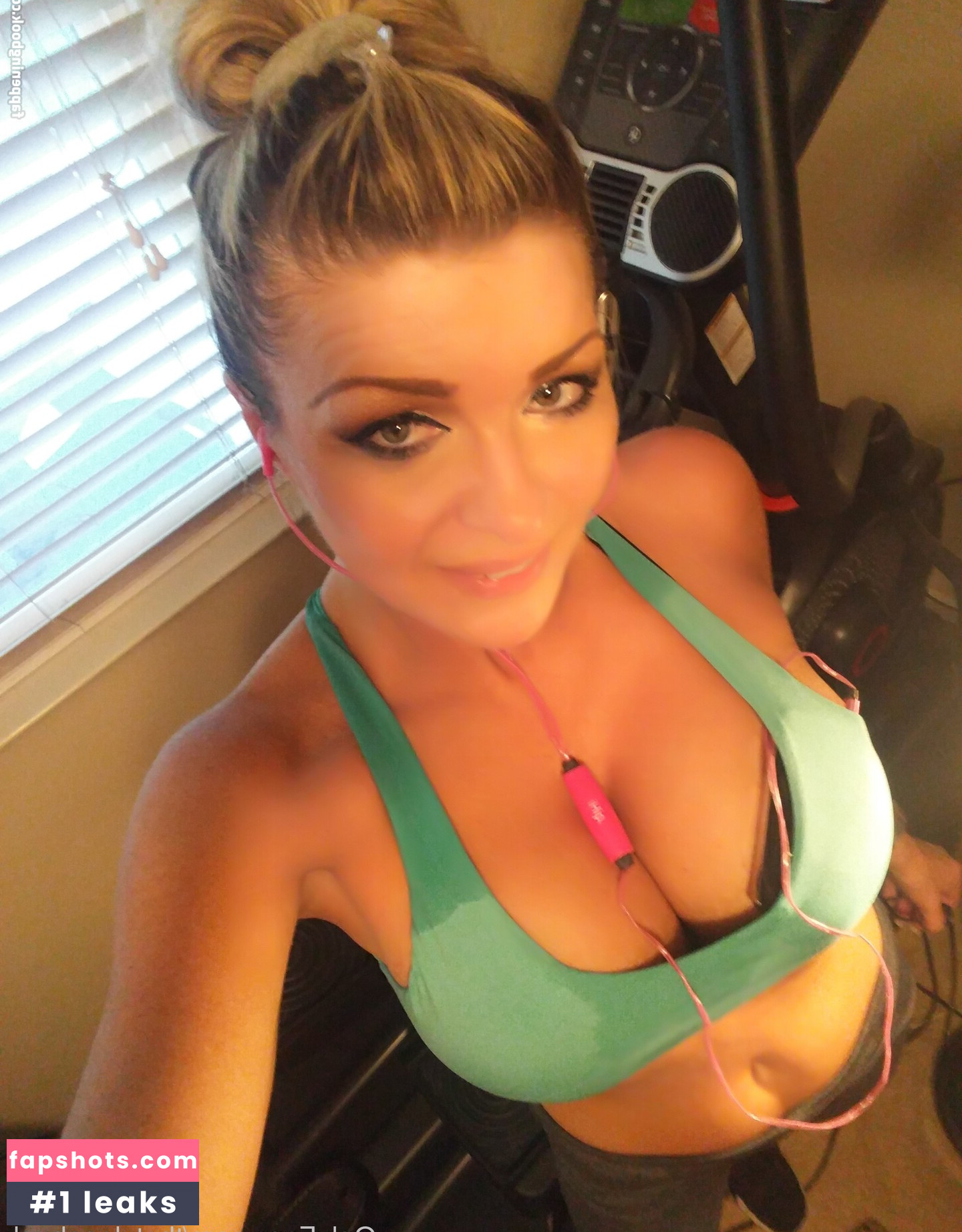 Tylene Buck gallery photo #421