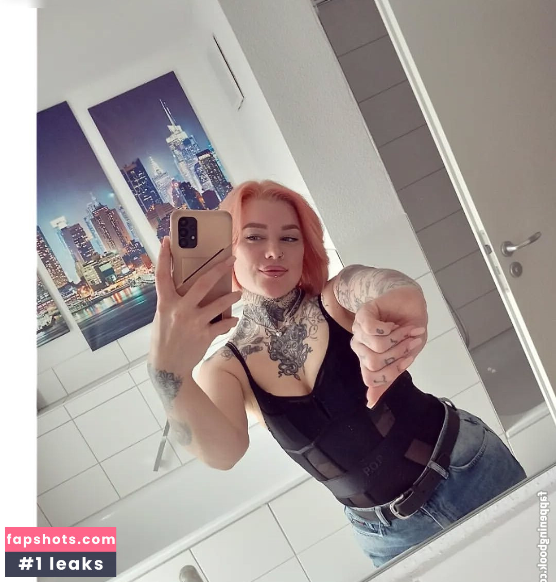 Typischblonnd nude babe gallery