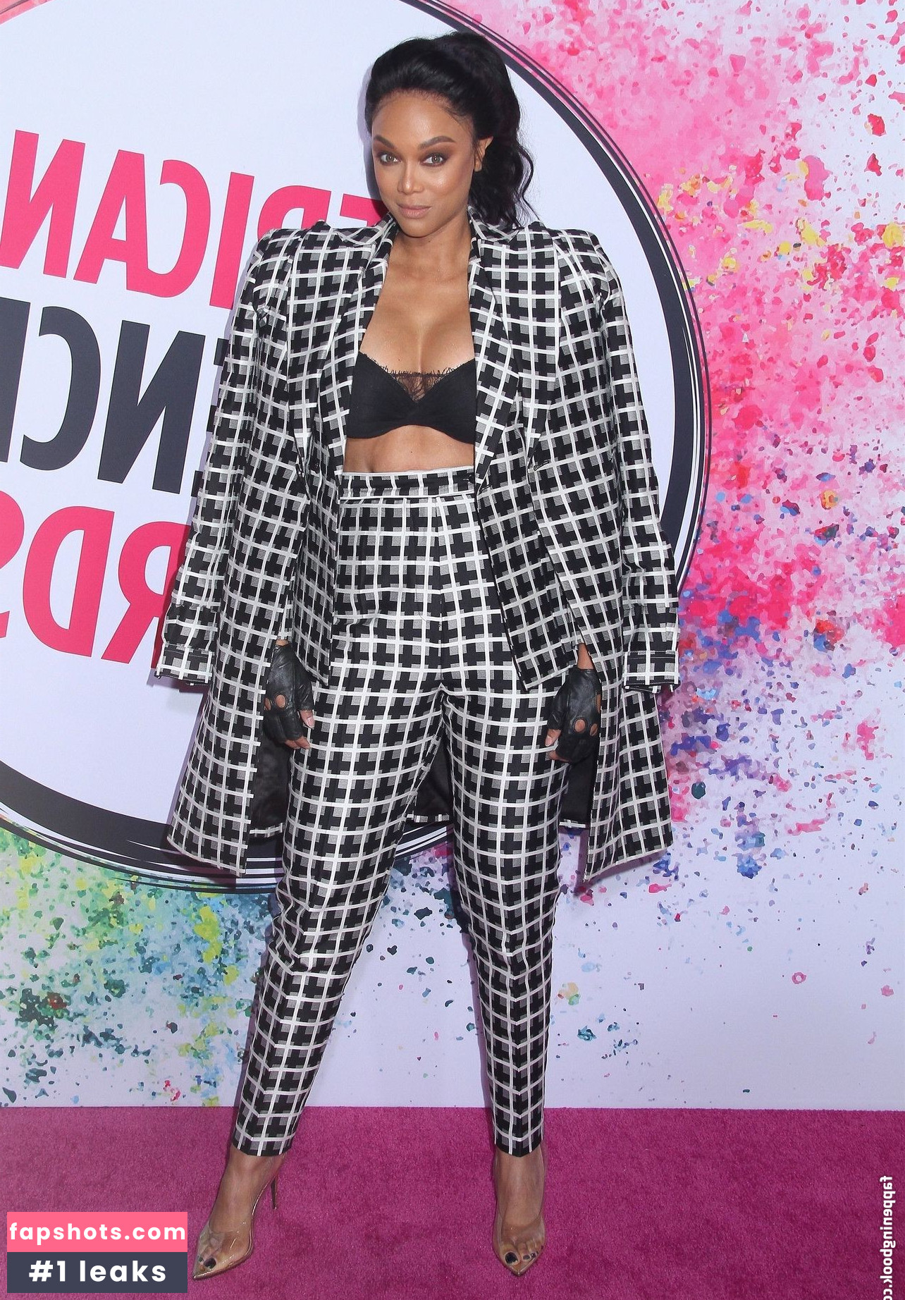 Tyra Banks gallery photo #112