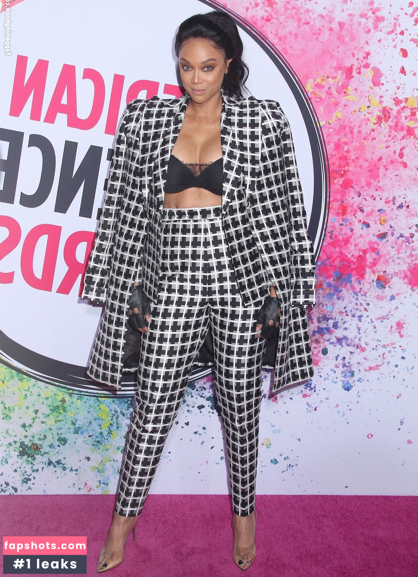 Tyra Banks gallery photo #113