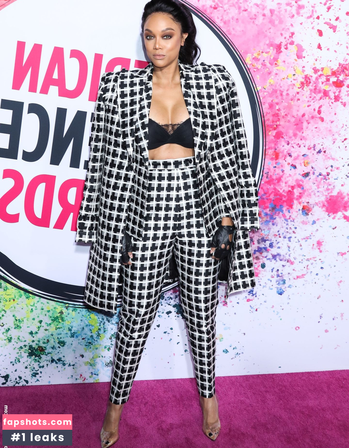 Tyra Banks gallery photo #99