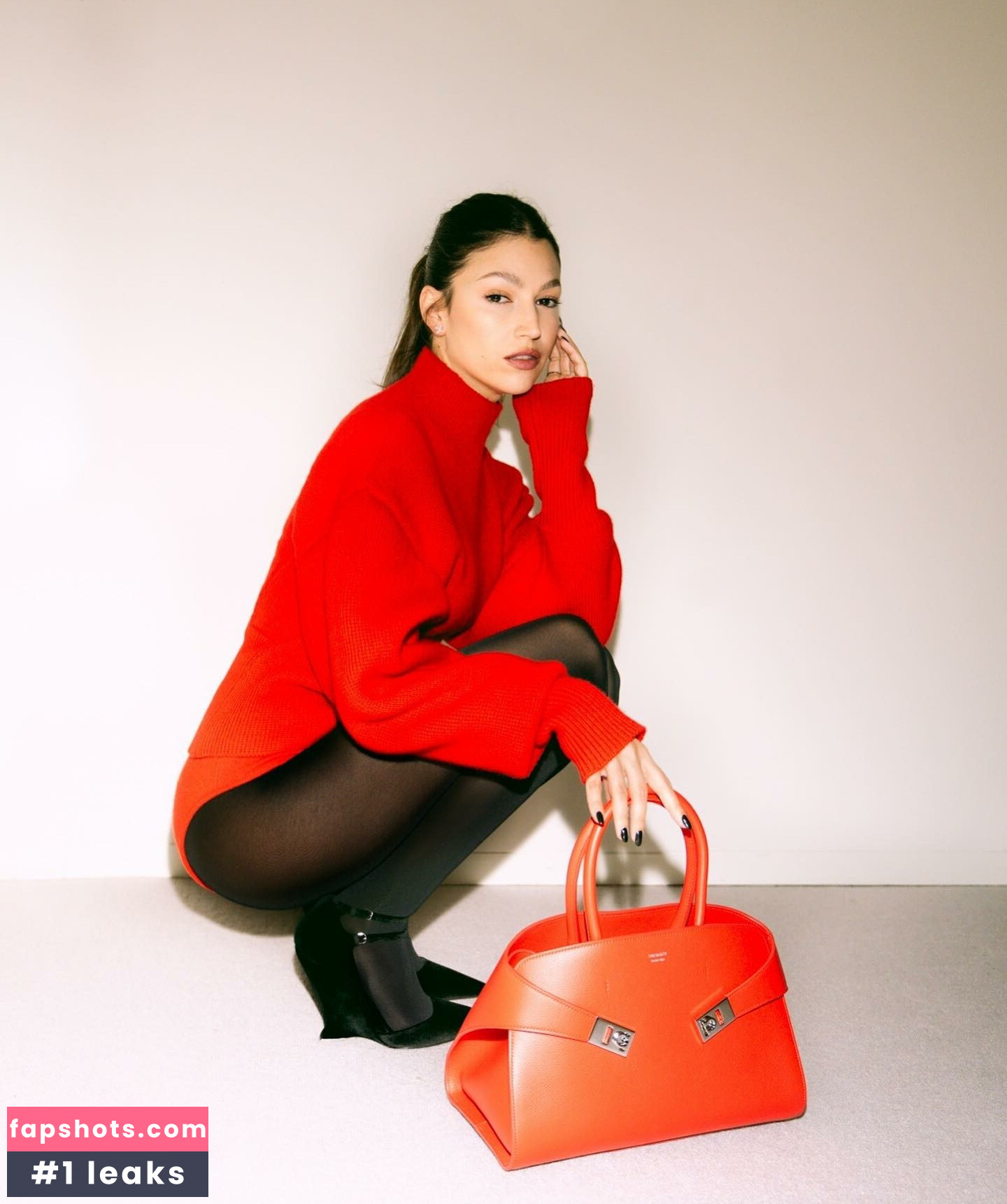 Úrsula Corberó gallery photo #13