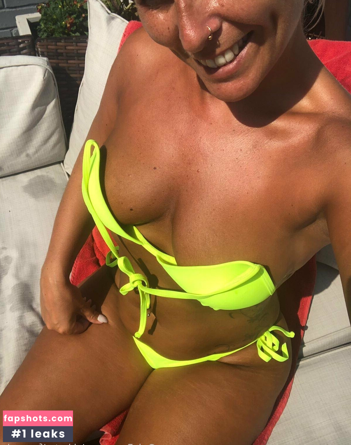 ukhotwifecouple gallery photo #54