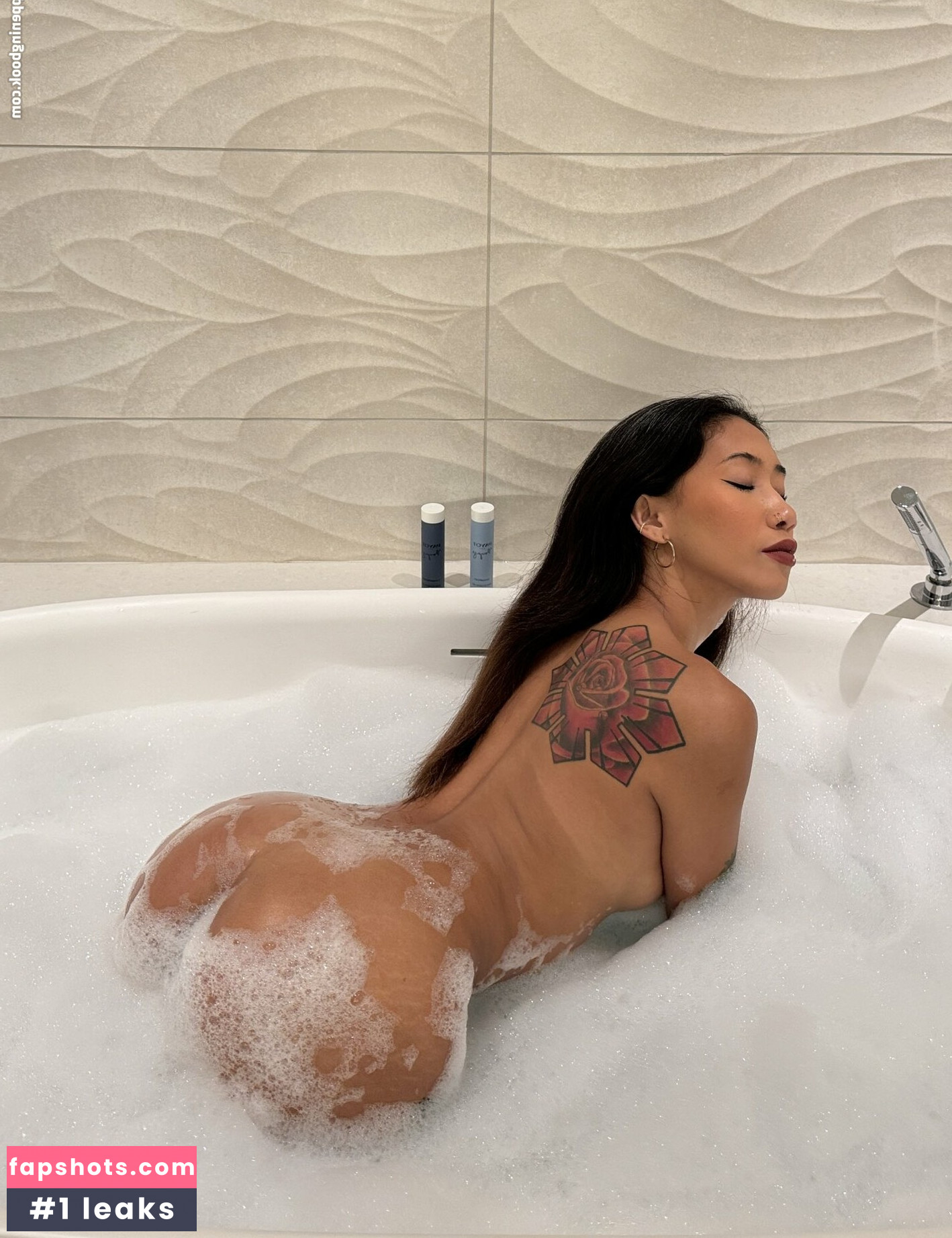 uluvzella gallery photo #17