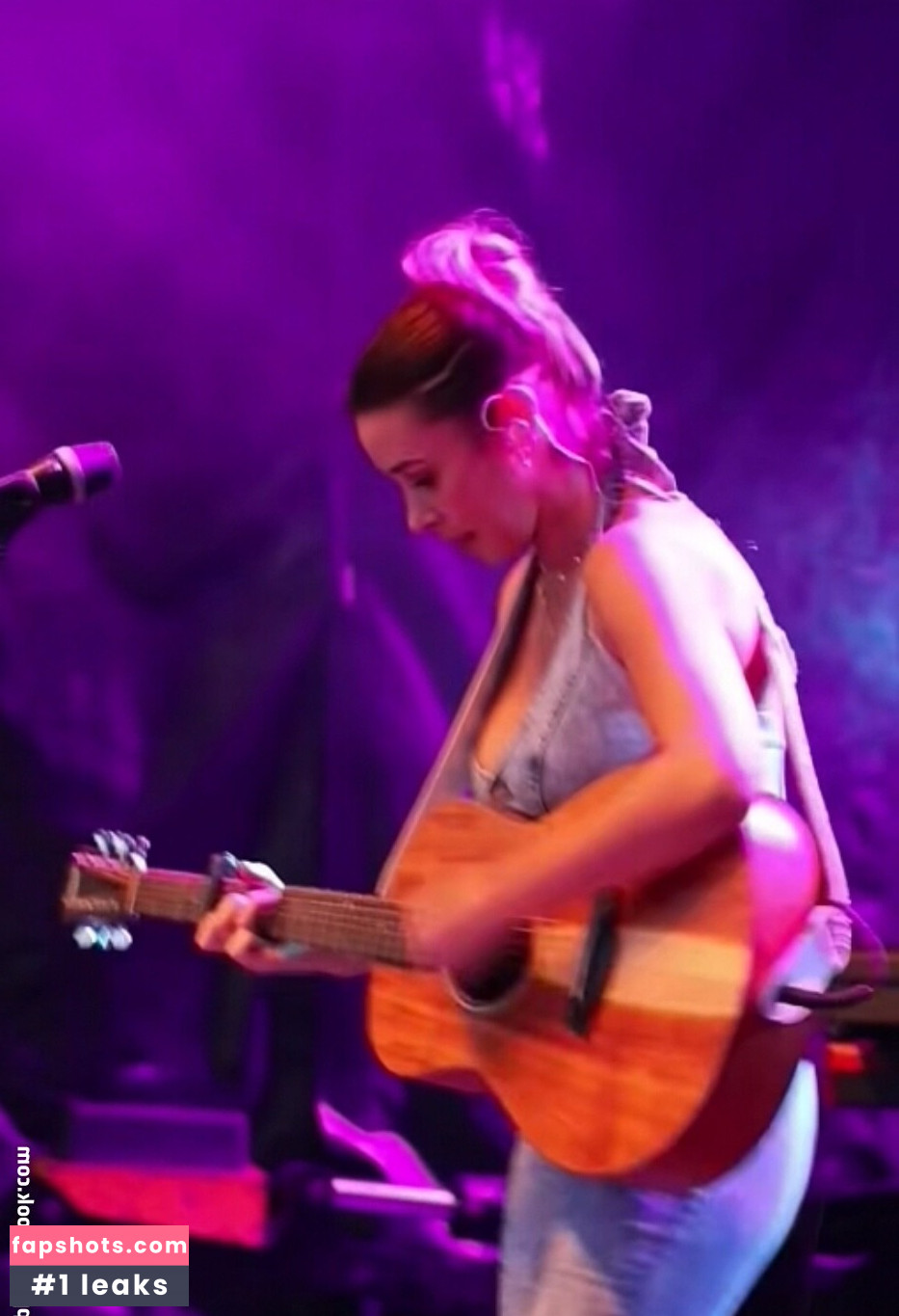 Una Healy gallery photo #11