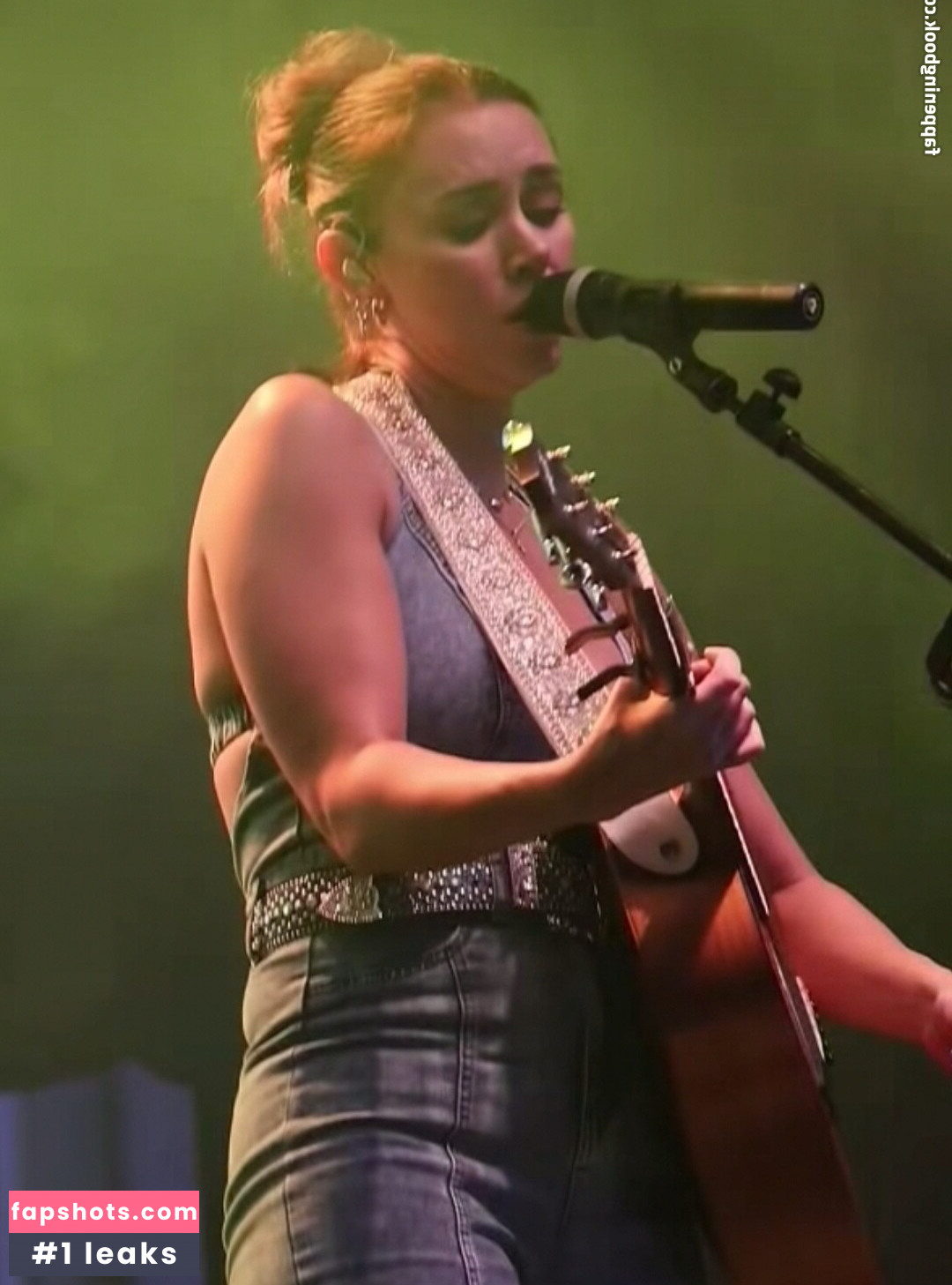 Una Healy gallery photo #12