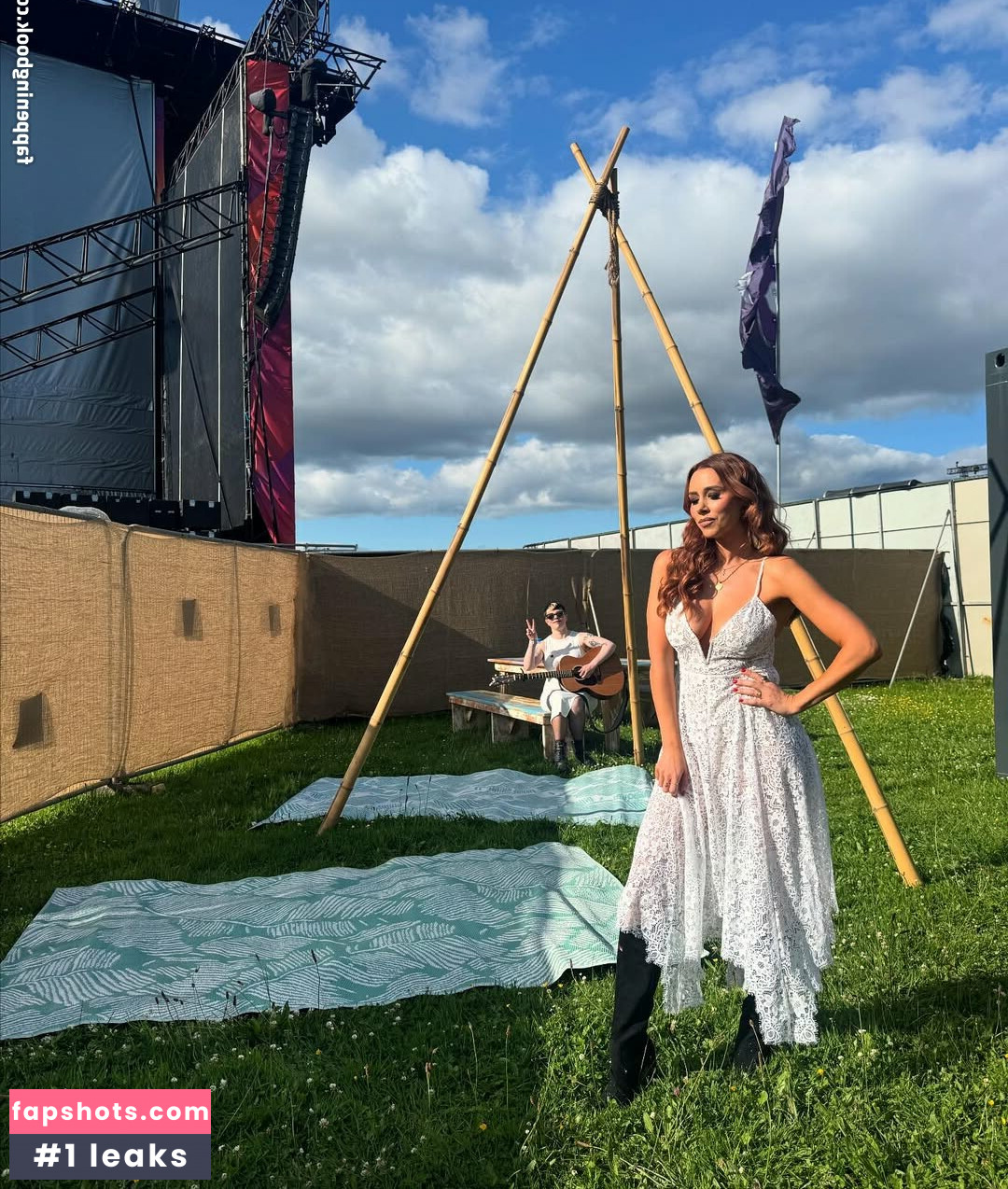 Una Healy gallery photo #21