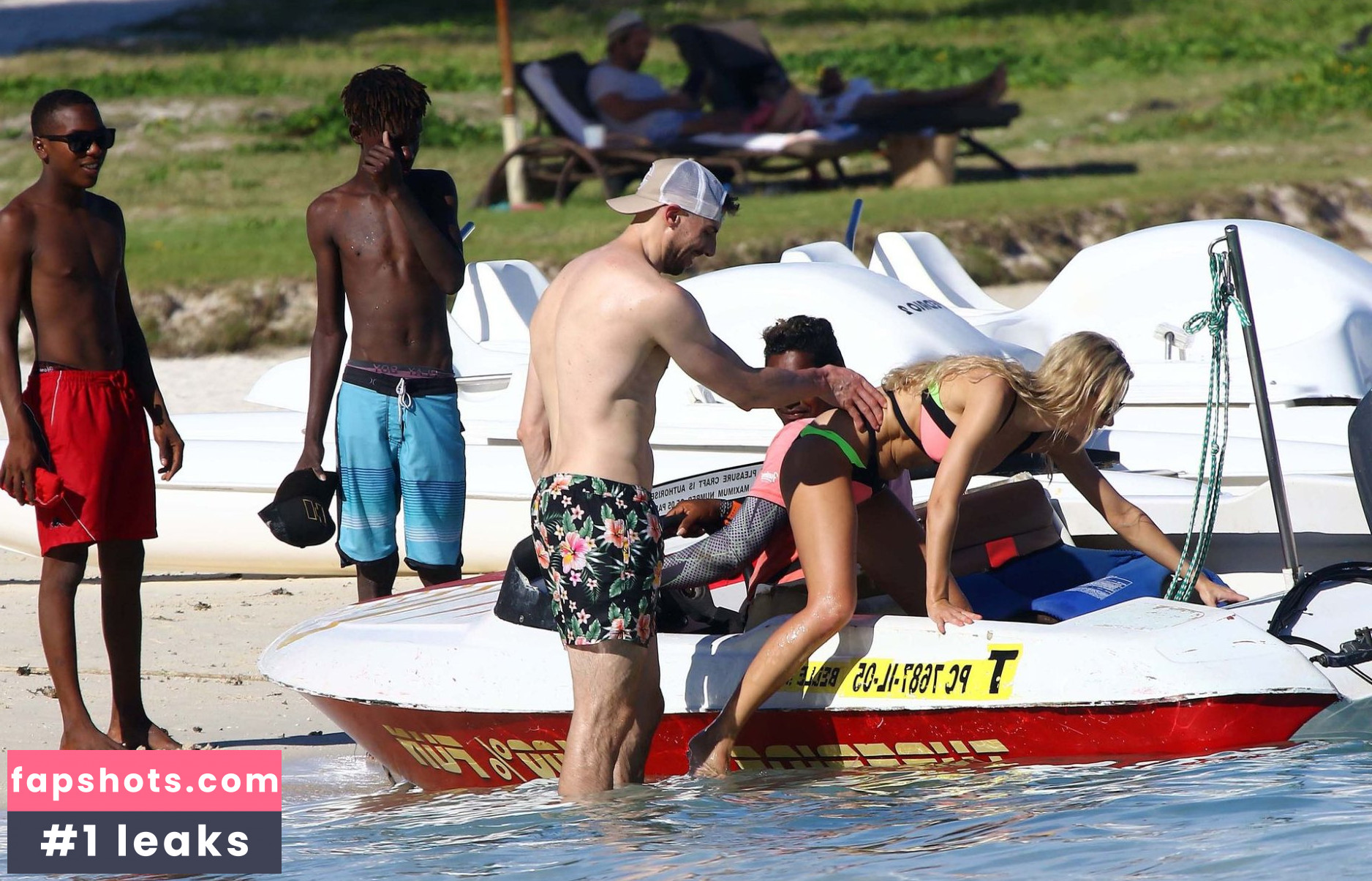 Una Healy gallery photo #217