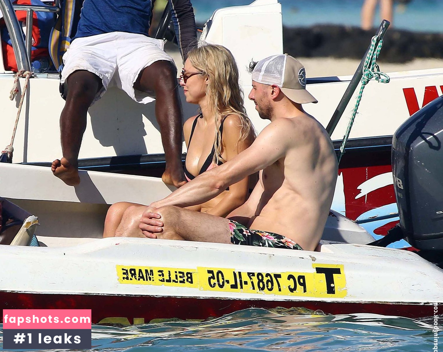 Una Healy gallery photo #222