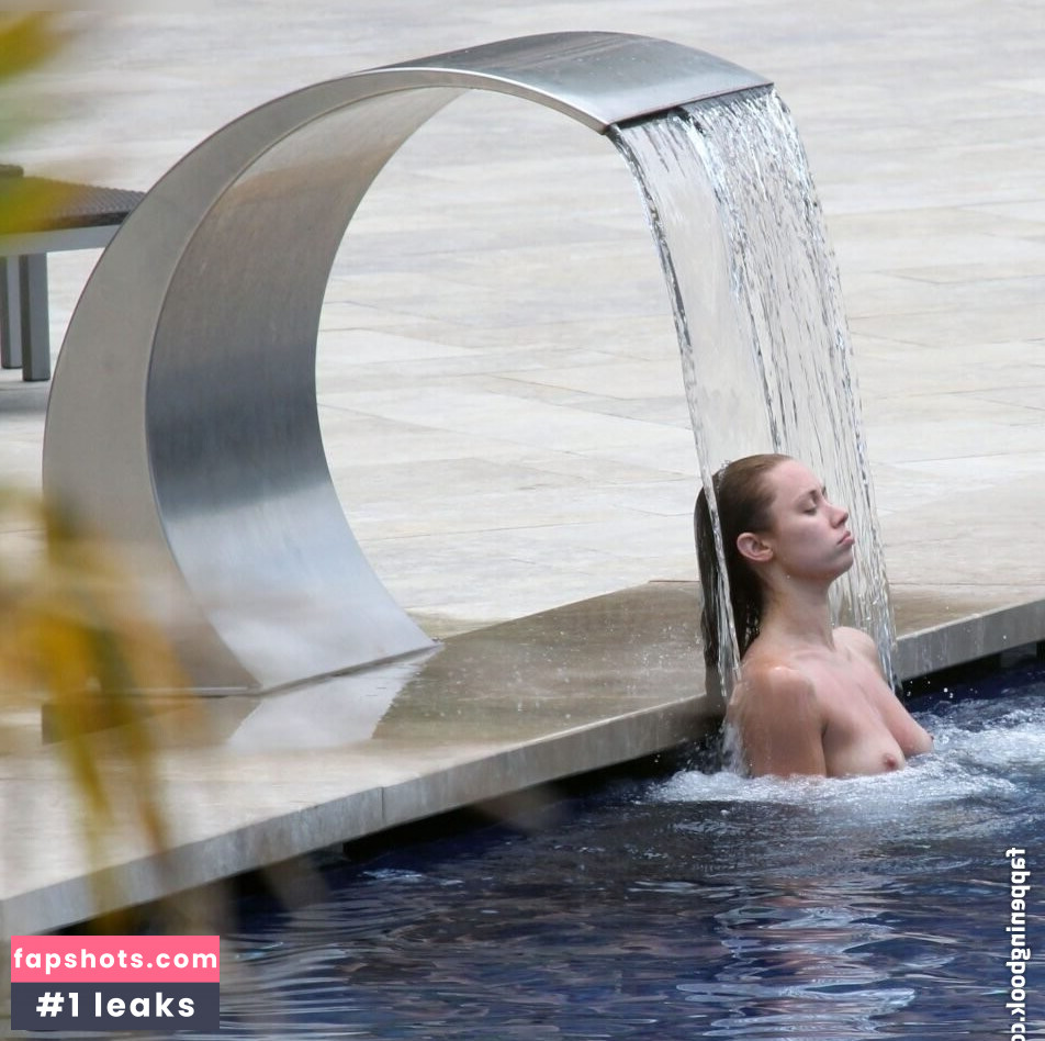 Una Healy gallery photo #61