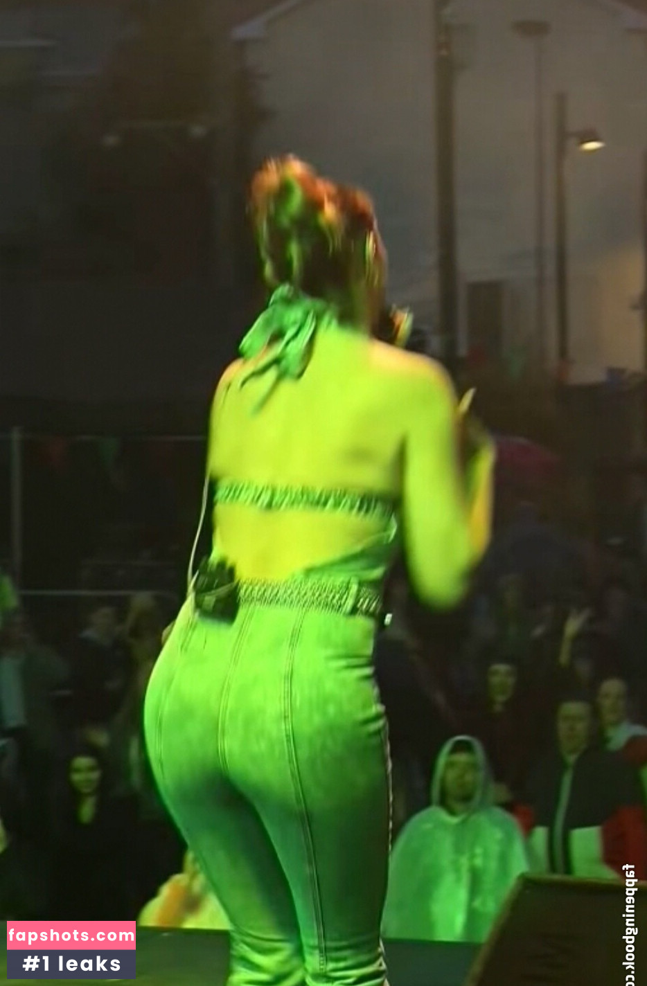 Una Healy gallery photo #9