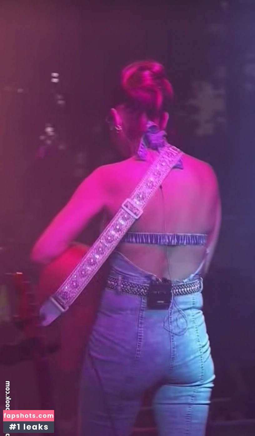 Una Healy gallery photo #10