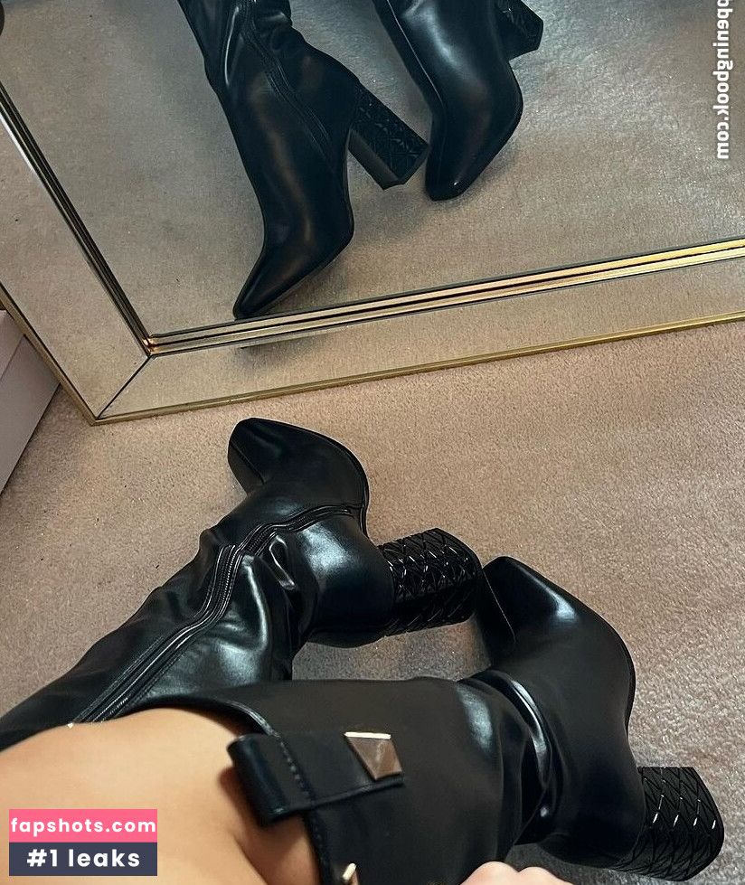 Una Healy gallery photo #95