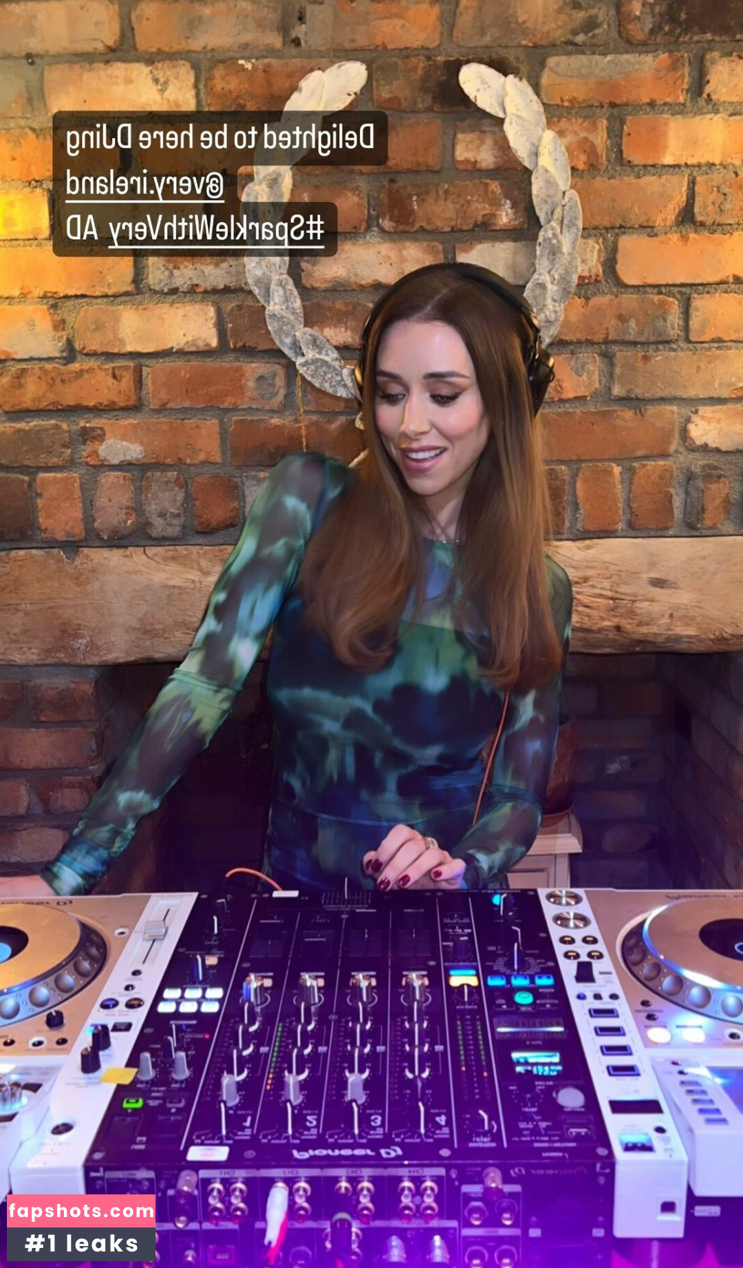 Una Healy gallery photo #97