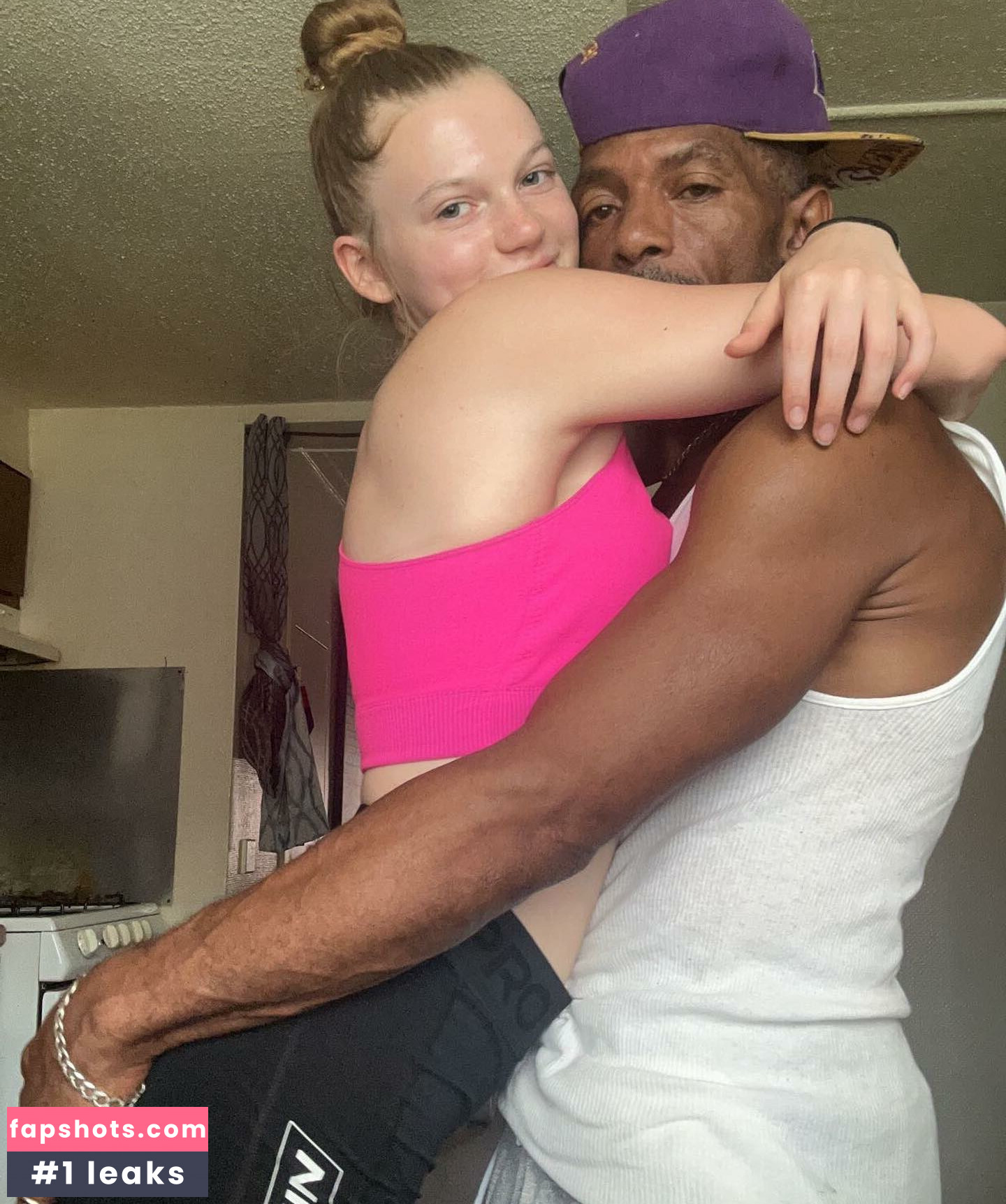 Unc & Snowbunny nude babe gallery