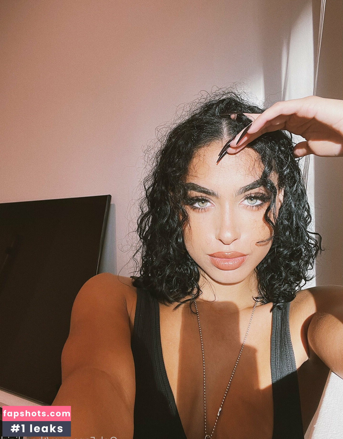 Undercover Freak gallery photo #14