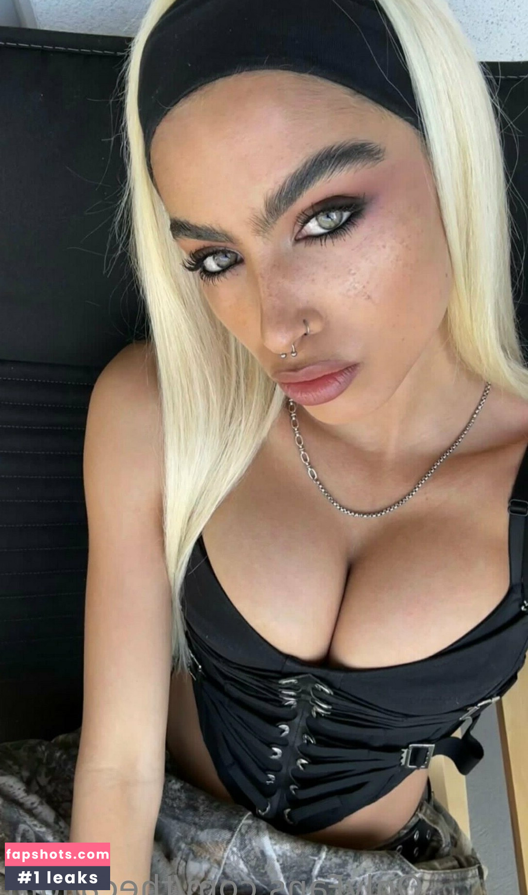 Undercover Freak gallery photo #39