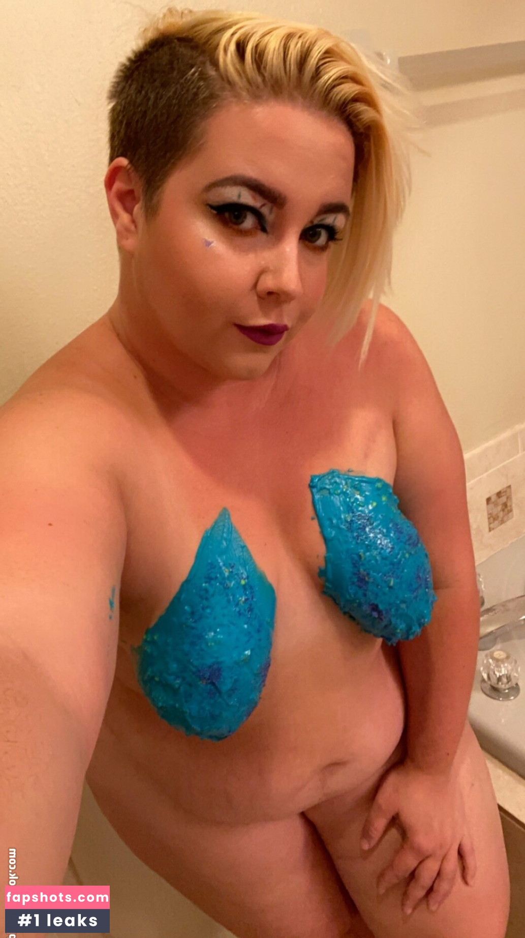 unsupervised_housewife gallery photo #26