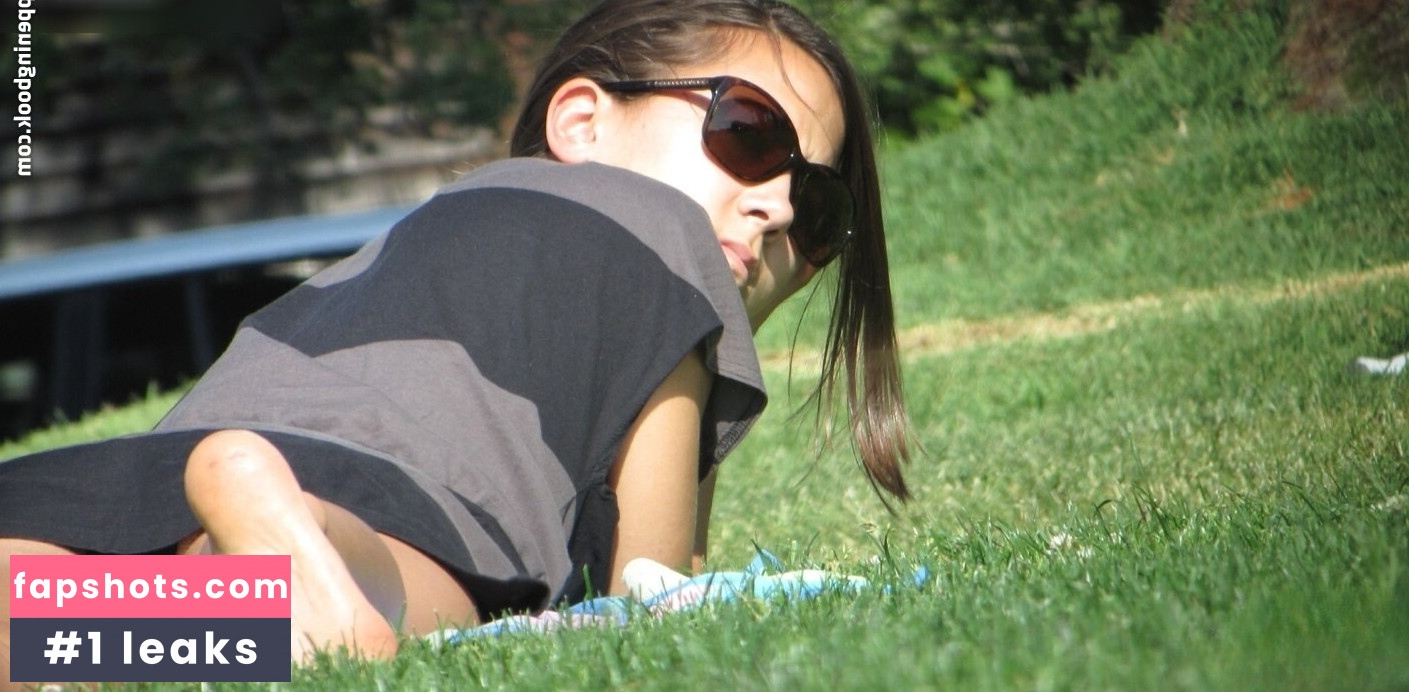 Upskirt - Candids gallery photo #4