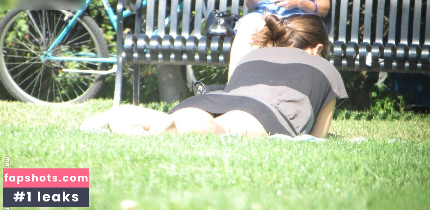 Upskirt - Candids gallery photo #8