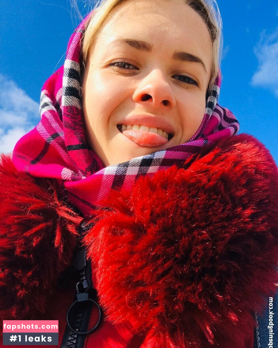 ur_moon666 gallery photo #6