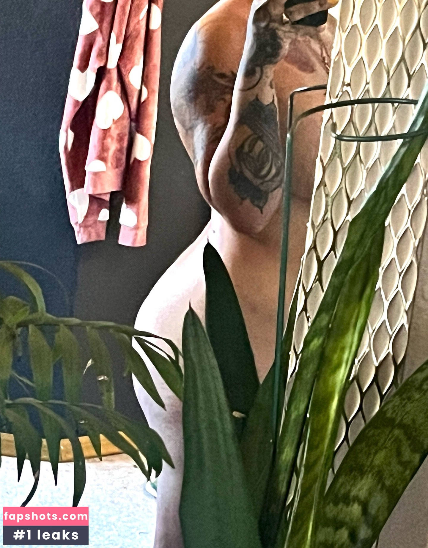 Urfavoritexwife nude babe gallery