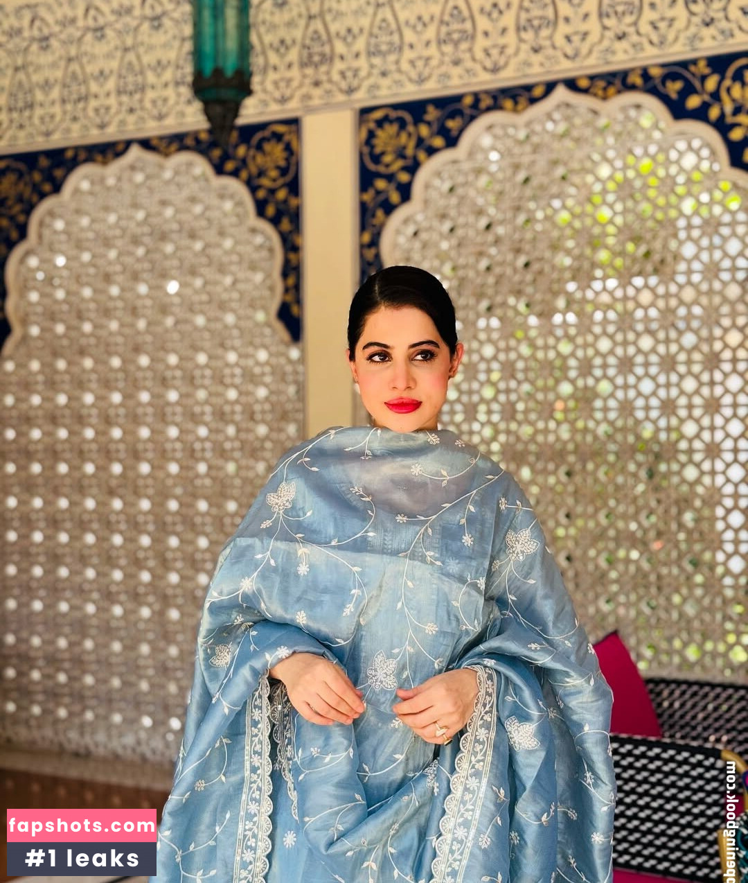 Urfi Javed gallery photo #8