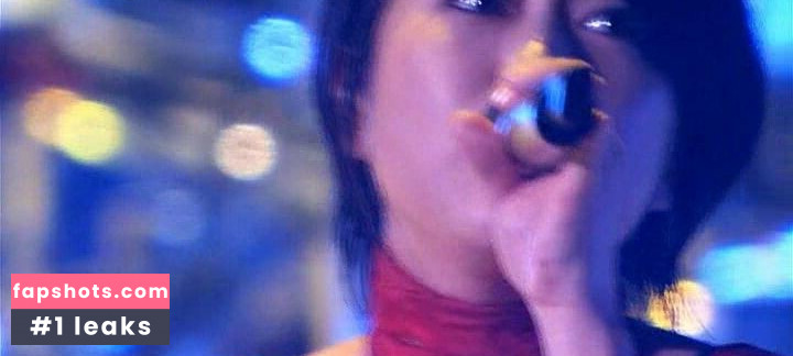 Utada Hikaru gallery photo #64