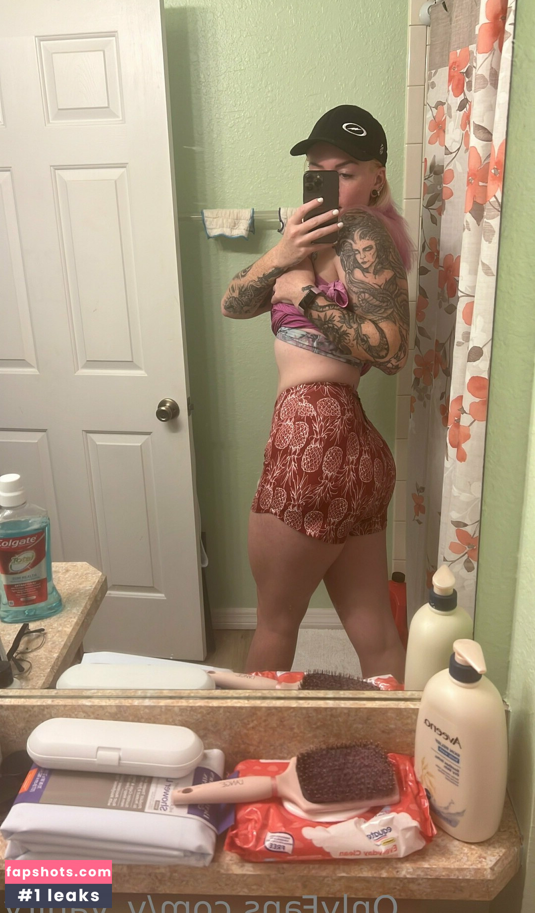 v_vanity gallery photo #7