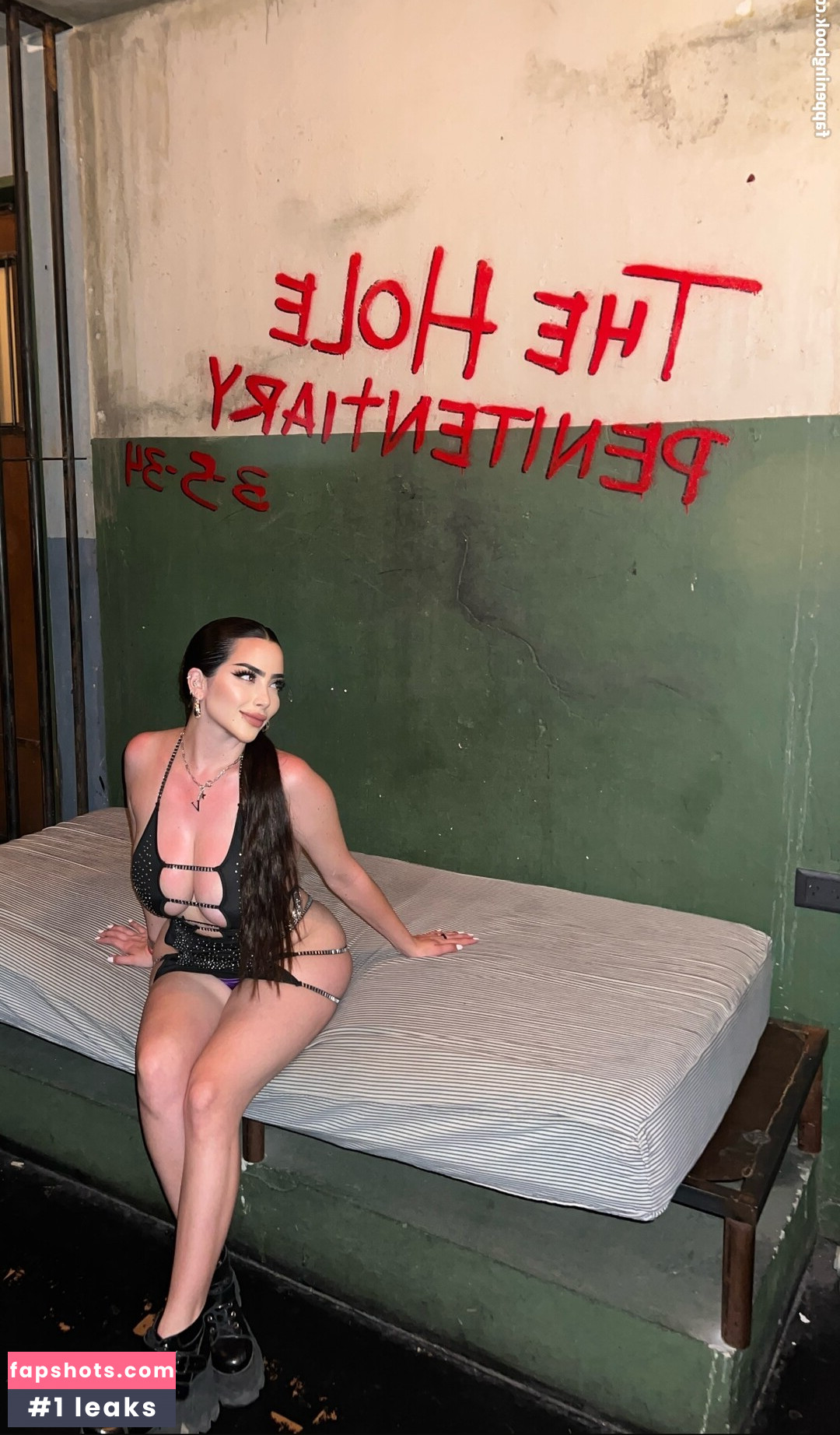 Vai Monroe gallery photo #11