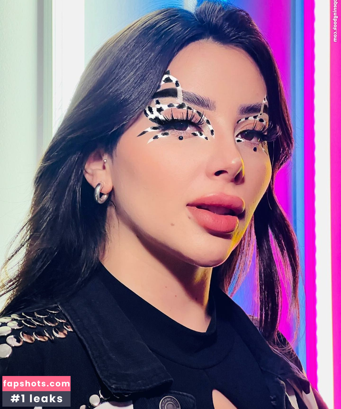 Vai Monroe gallery photo #35