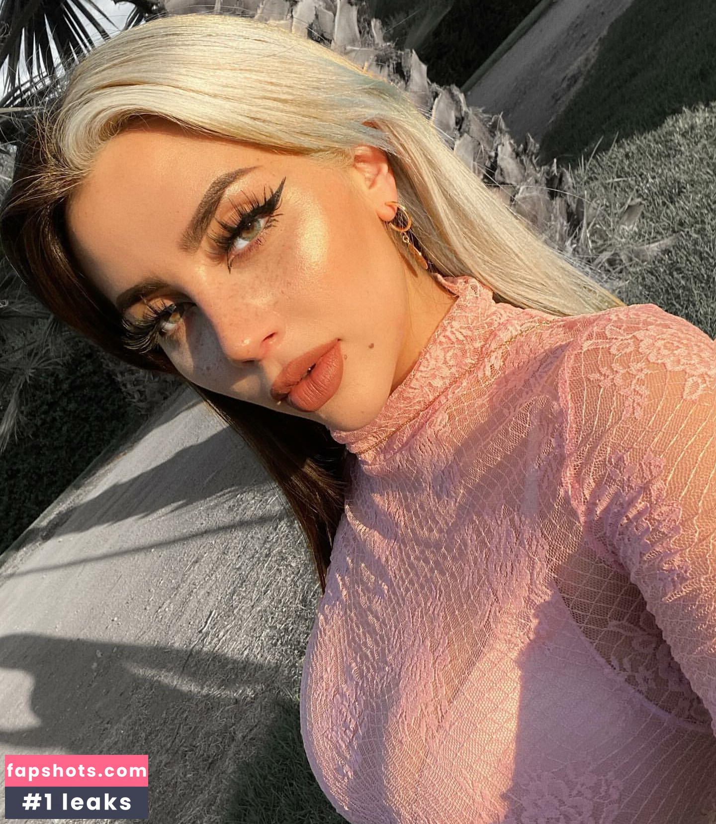 Vai Monroe nude babe gallery