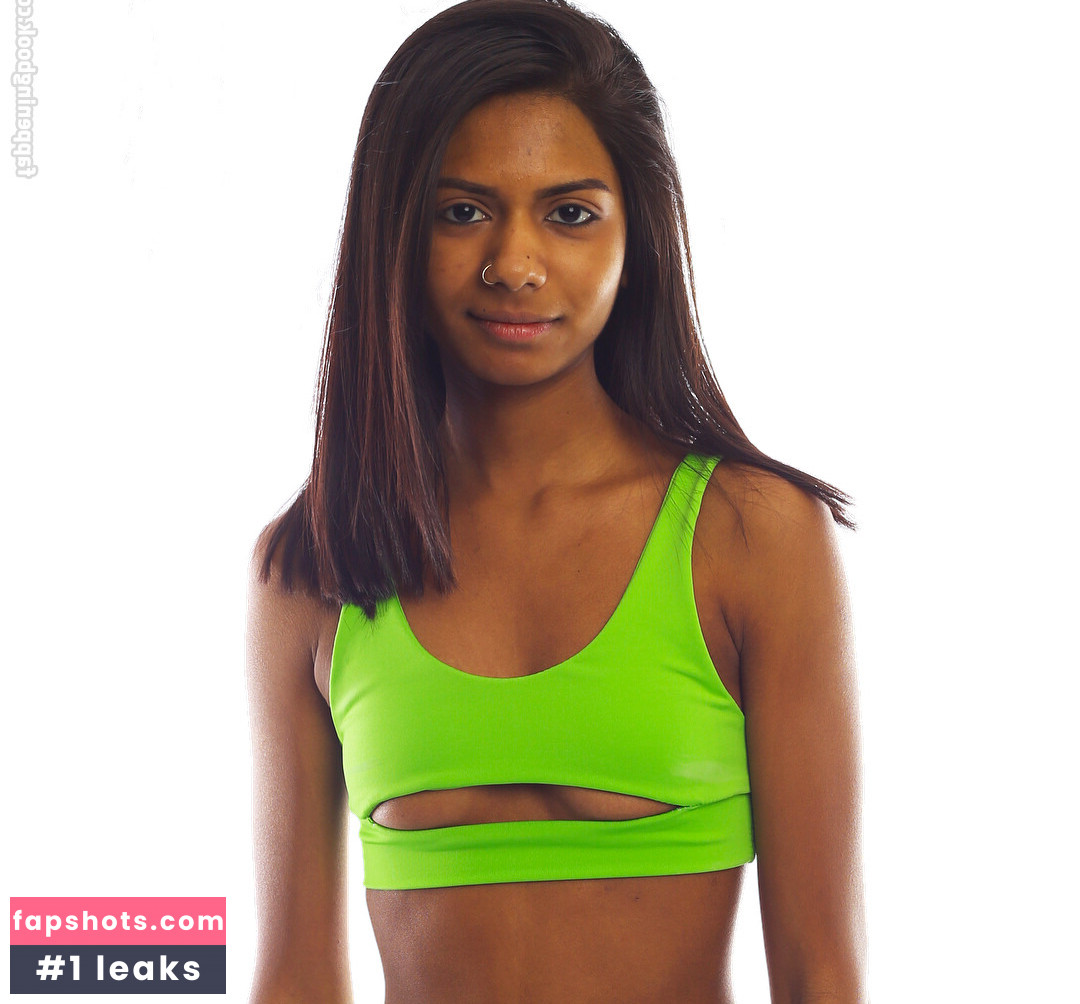 Valentina Caro gallery photo #11