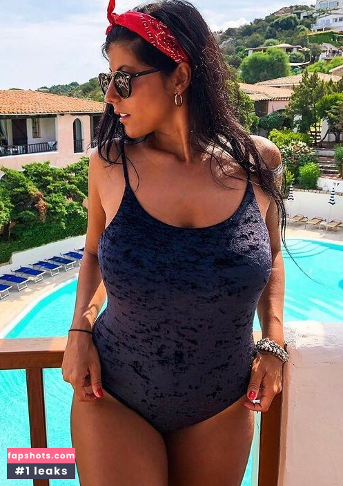 Valentina De Nucci nude babe gallery