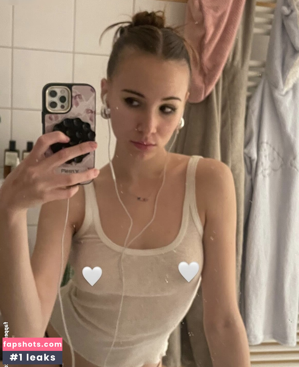 Valentina Vapaux gallery photo #7