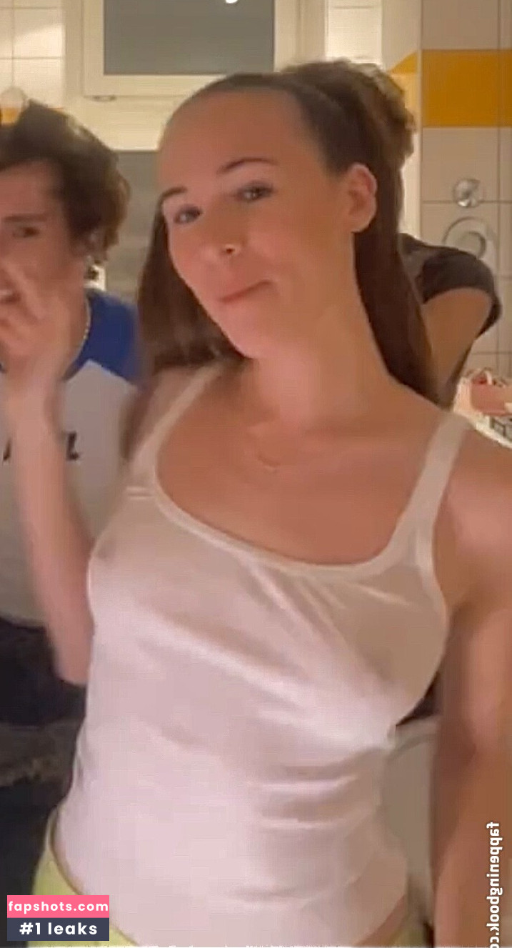 Valentina Vapaux nude babe gallery