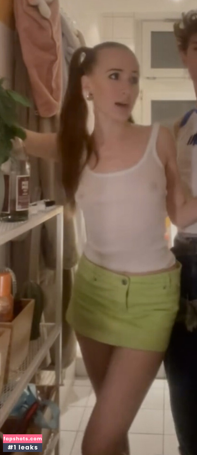 Valentina Vapaux gallery photo #9