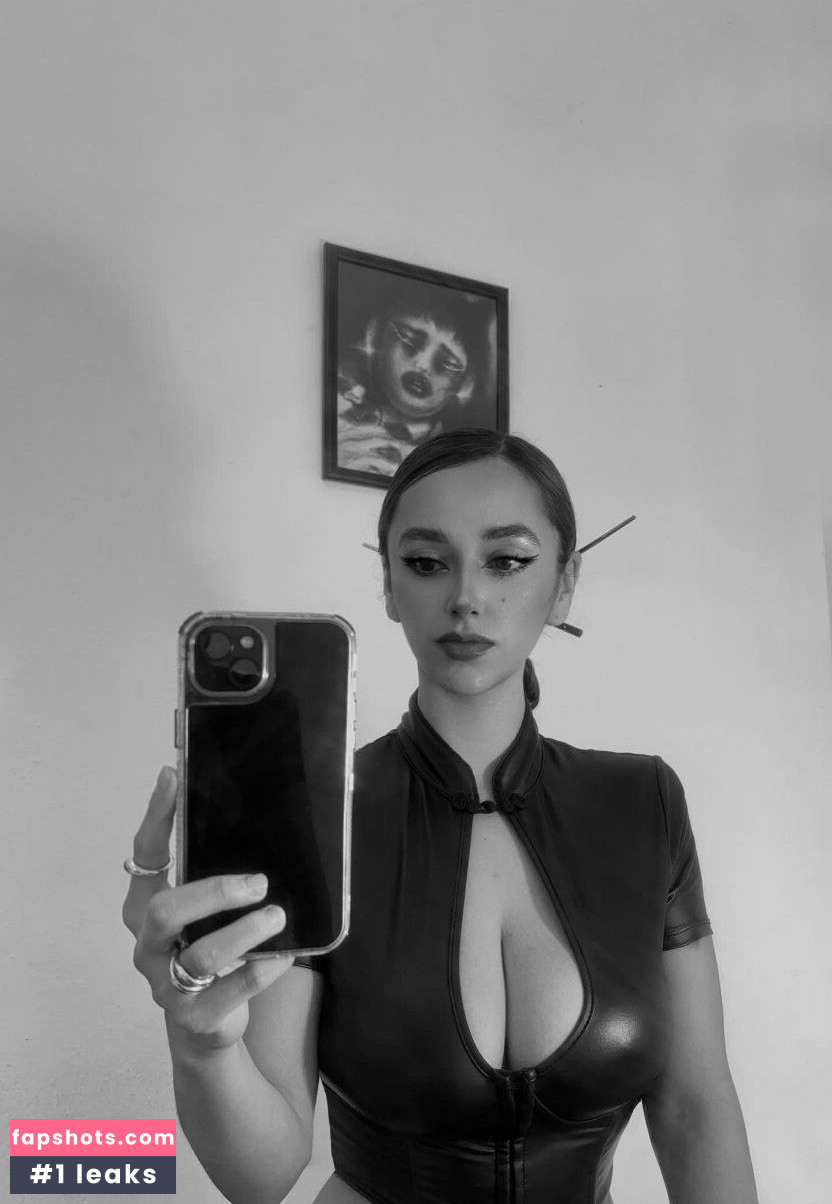 valeria.m.ar gallery photo #3