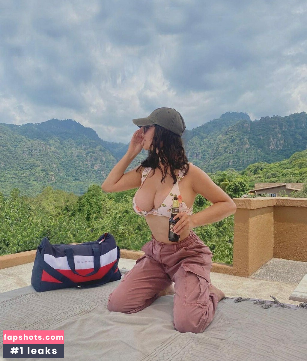 valeria.m.ar gallery photo #5