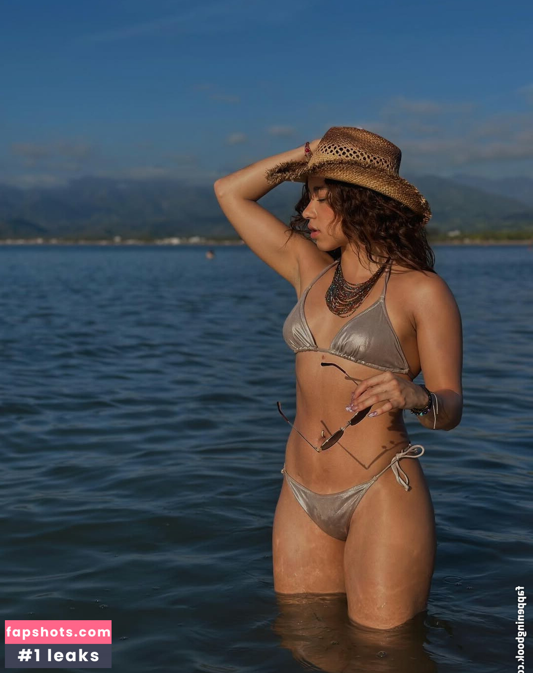 Valeria Madrigal gallery photo #4