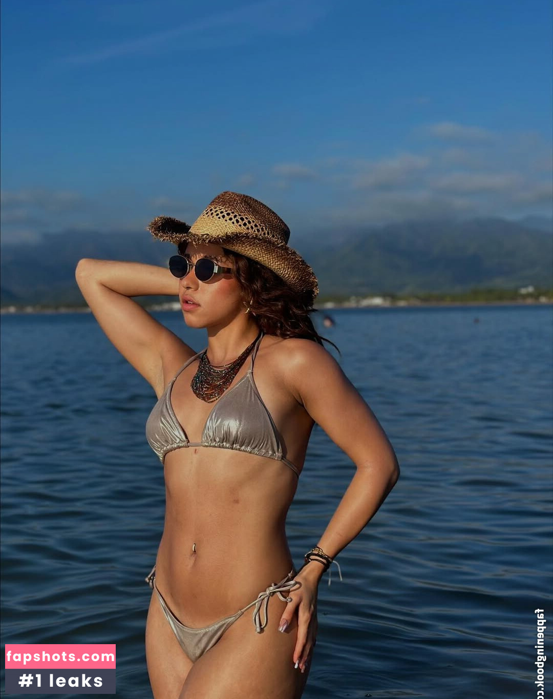 Valeria Madrigal gallery photo #5